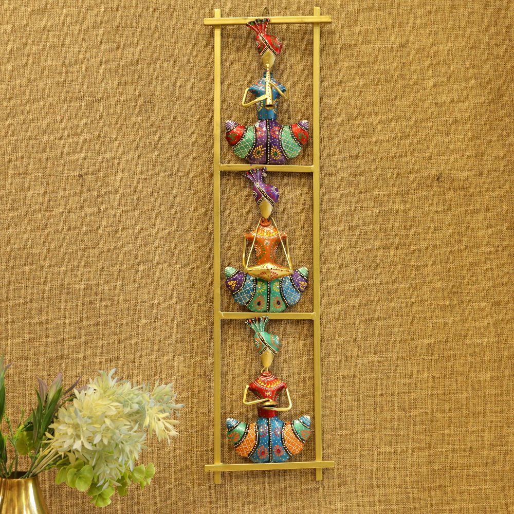 WALL HANGING- IRON PAINTED WALL MUSICAL 3 SITTING MAN FRAME