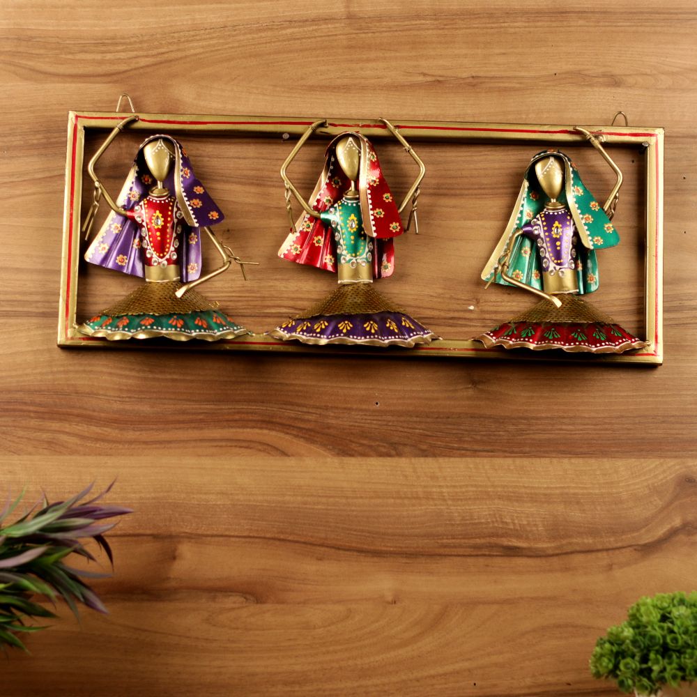 IRON PAINTED WALL 3 DANCING DOLL FRAME