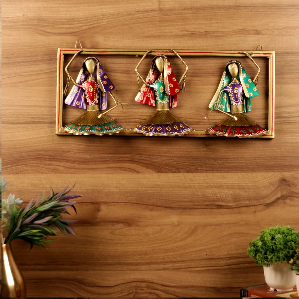 IRON PAINTED WALL 3 DANCING DOLL FRAME