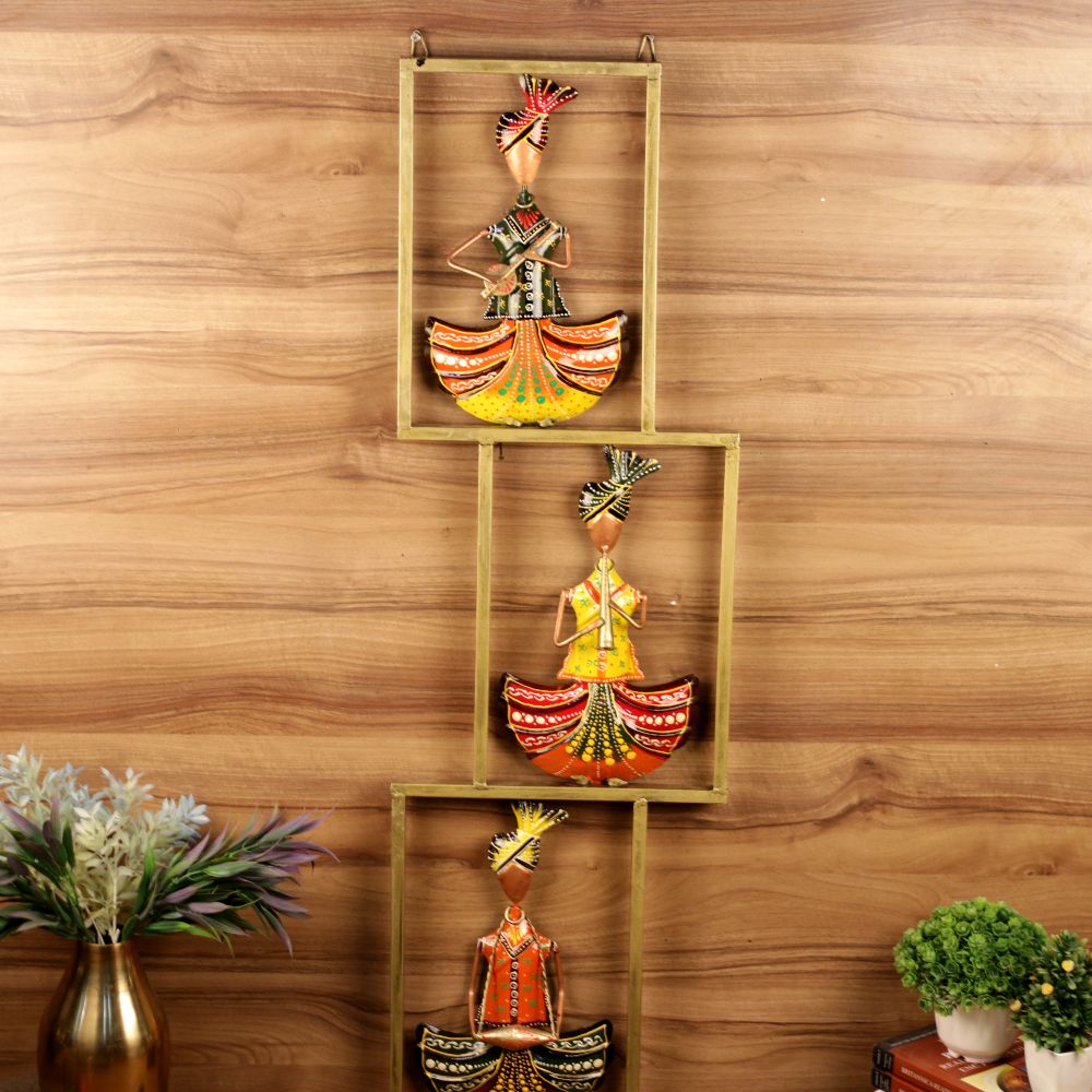 WALL HANGING- IRON PAINTED WALL MUSICAL 3 SITTING MAN FRAME